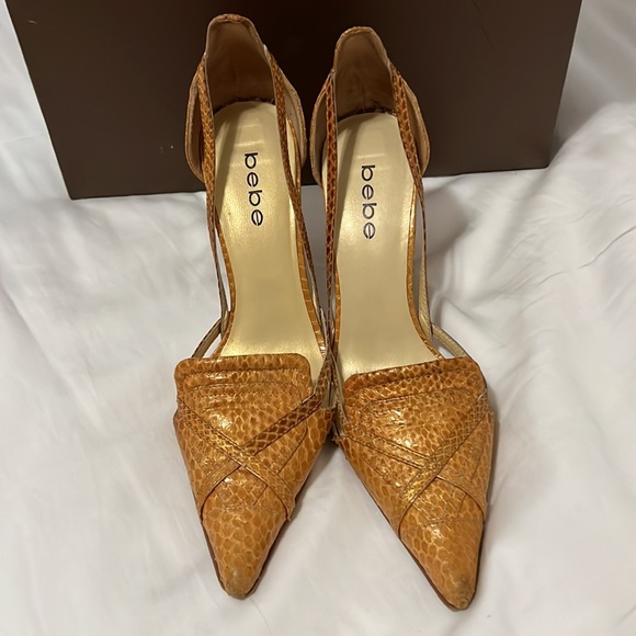 Over the shoulder Bebe Bag & Gorgeous Bebe leatherkitten heels size 8.5 - - Picture 3 of 13